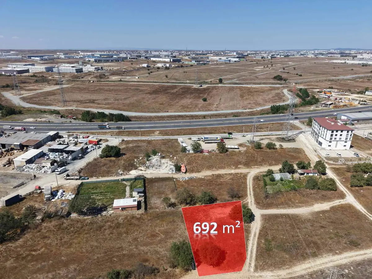 KIZILPINARDA,4 KAT KONUT İMARLI KÖŞE 692M2 SATILIK ARSA
