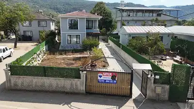 REMAX ADVANTAGE FADILLI'DA GÖL MANZARALI MÜSTAKİL BAHÇELİ 5+1 VİLLA
