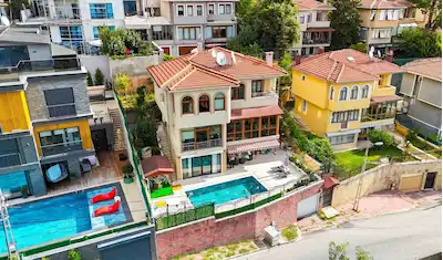 DENIZ VE ADALAR MANZARALI TRIPLEKS VILLA