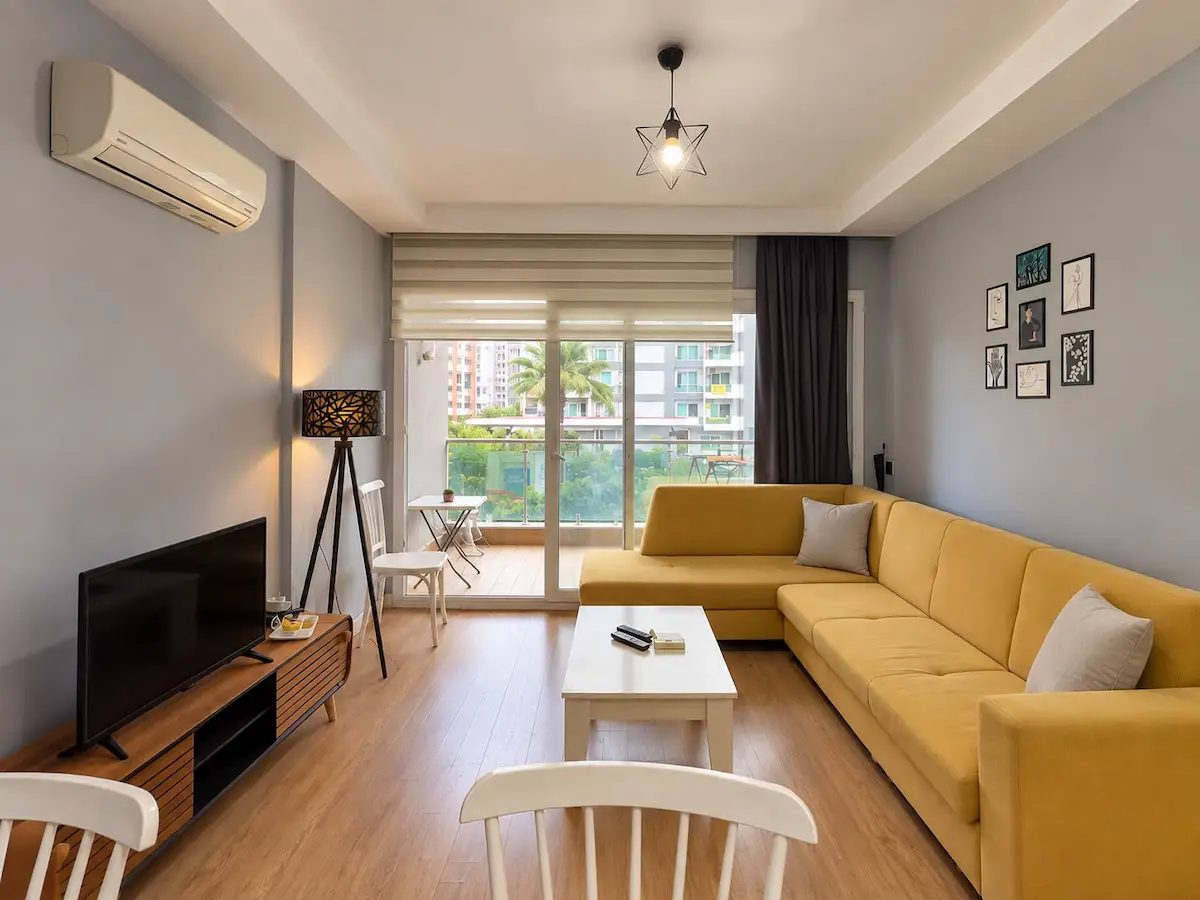 REMAX RİNA'DAN ÇİFTLİKKÖY'DE GÜVENLİKLİ SİTE'DE EŞYALI 1+1