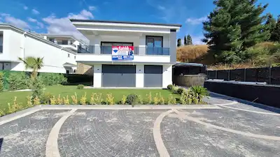 GÖLCÜK ULAŞLI'DA DENİZ MANZARALI ULTRA LÜKS SATILIK VİLLA