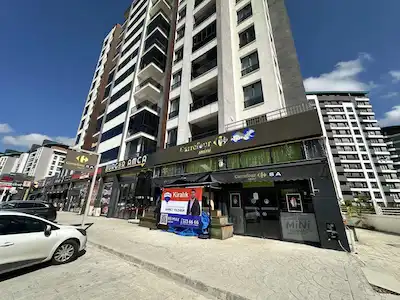 -RE/MAX DREAM İZMİTİN EN İŞLEK YERLERİNDEN OLAN TUANA EVLERİ 3. ETAP ÖNÜ GAZANFER BİLGE BULVARIND