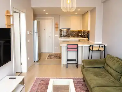 REMAX SEHİR GAYRIMENKULDEN BEGONYA SİTESİNDE 1+1 KİRALIK