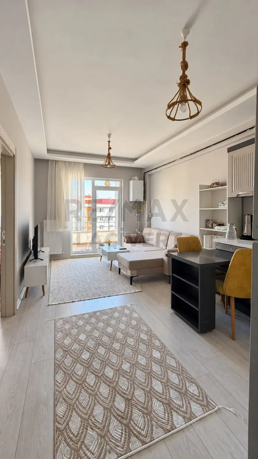 RE/MAX LACİVERT'TEN YILDIZKENT'TE 1+1 EŞYALI KİRALIK DAİRE