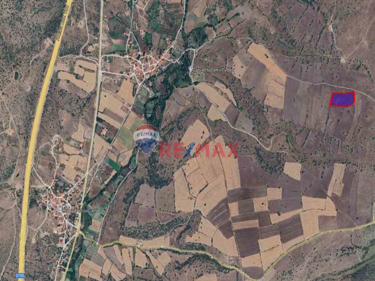 ANKARA KIZILCAHAMAM ÜÇBAŞ'DA ANA YOLA YAKIN 13534 M² TARLA