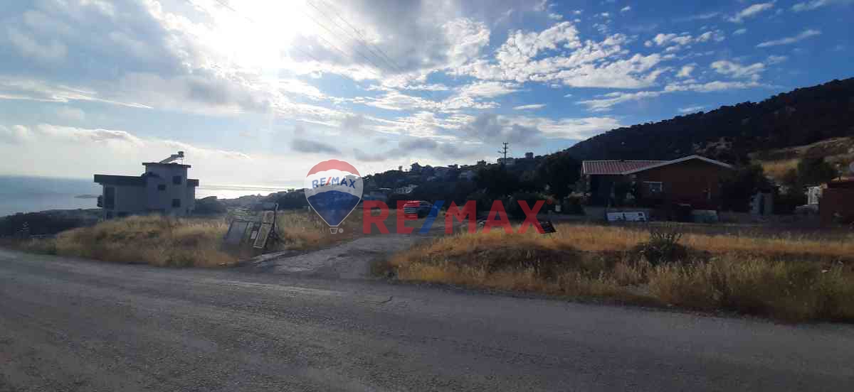 DİKİLİ ÇANDARLI BİMEYKO'DA İMARLI DENİZ MANZARALI SATILIK ARSA