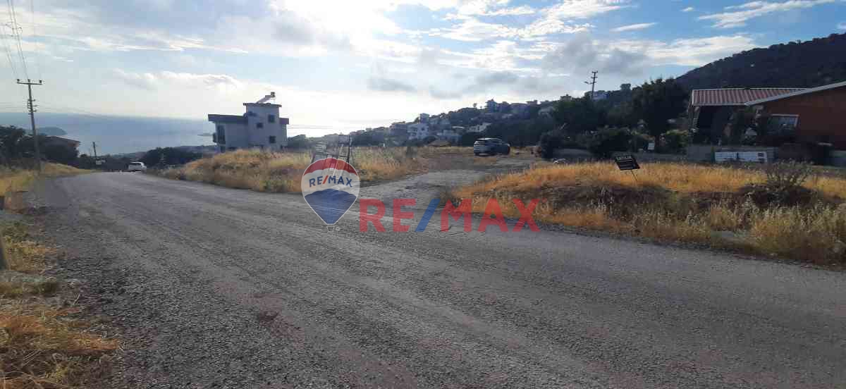 DİKİLİ ÇANDARLI BİMEYKO'DA İMARLI DENİZ MANZARALI SATILIK ARSA