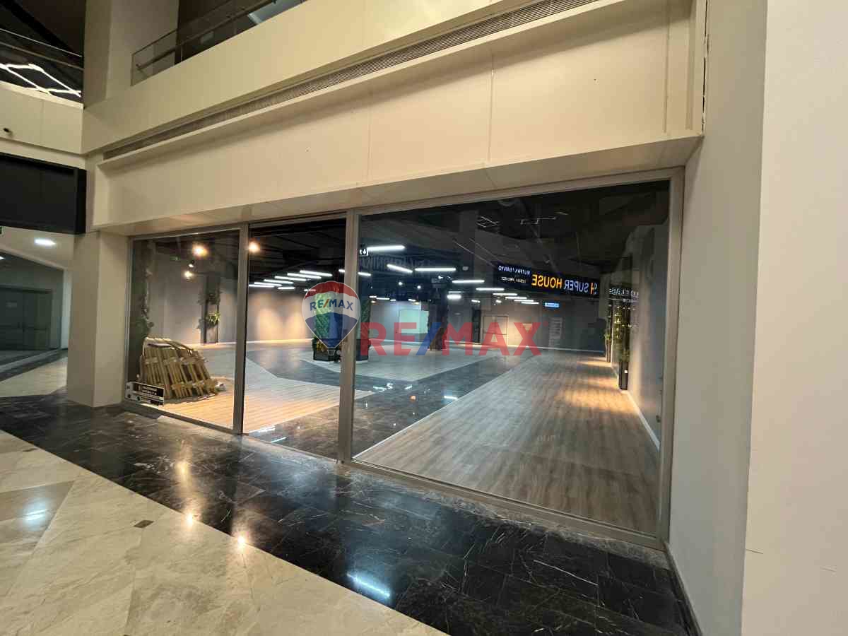 KUMSMALL AVM' DE 400 M2 İÇI YAPILI DÜZ GIRIŞ KIRALIK DÜKKAN