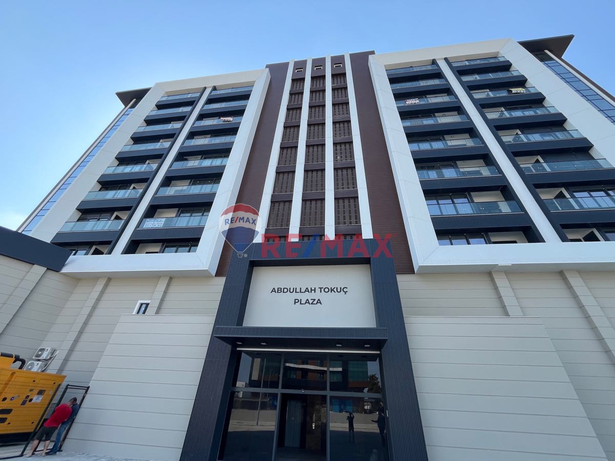 HAVALIMANI METRO KAVŞAĞINDA YENI IŞ MERKEZINDE OFIS KATI