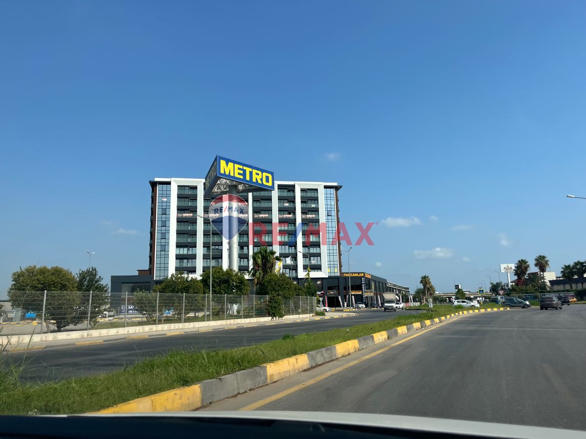 HAVALIMANI METRO KAVŞAĞINDA YENI IŞ MERKEZINDE OFIS KATI