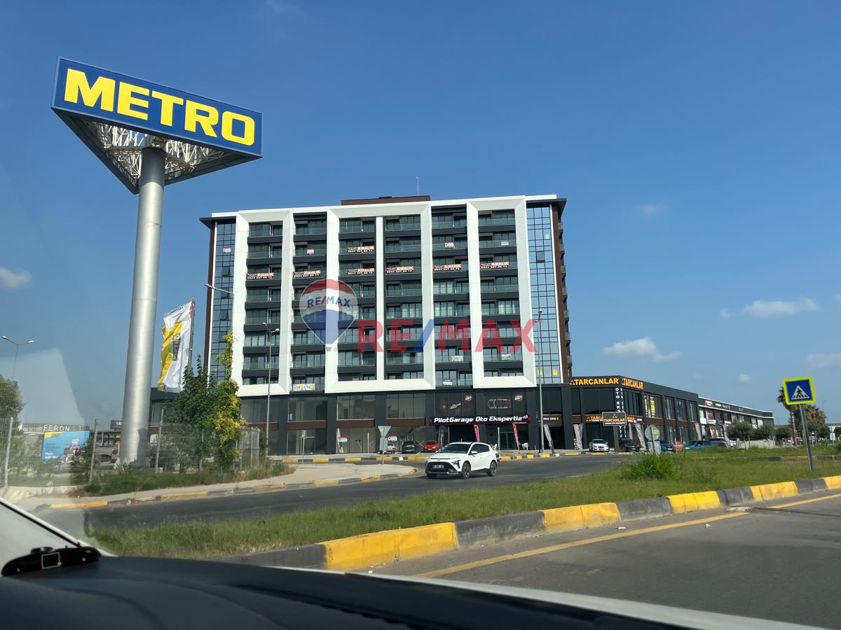 HAVALIMANI METRO KAVŞAĞINDA YENI IŞ MERKEZINDE OFIS KATI