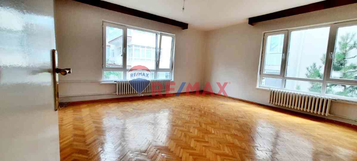 AYRANCI,REŞAT NURİ SOK.,MUHTEŞEM LOKASYON,3+1,BAKIMLI,ARA KAT