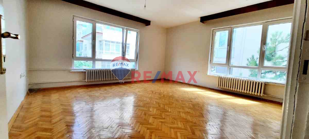 AYRANCI,REŞAT NURİ SOK.,MUHTEŞEM LOKASYON,3+1,BAKIMLI,ARA KAT