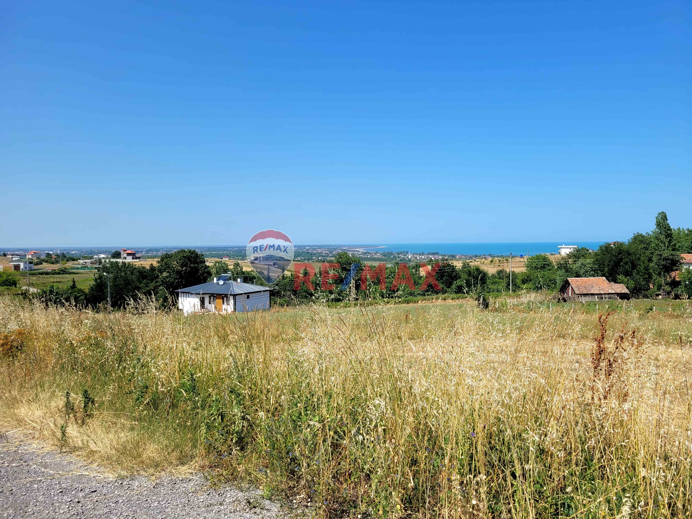 REMAX SEVCAN GÜRLEVİKTEN TAŞKELİKTE DENİZ MANZARALI SATILIK KÖŞE PARSEL