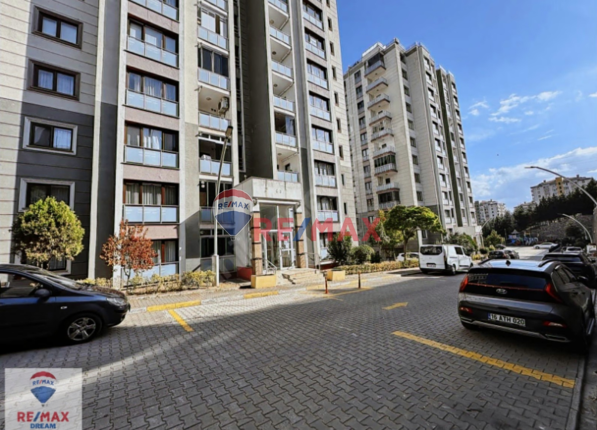 REMAX'DEN AKÇAKENT 2 DE ACİL SATILIK 4+1 DAİRE