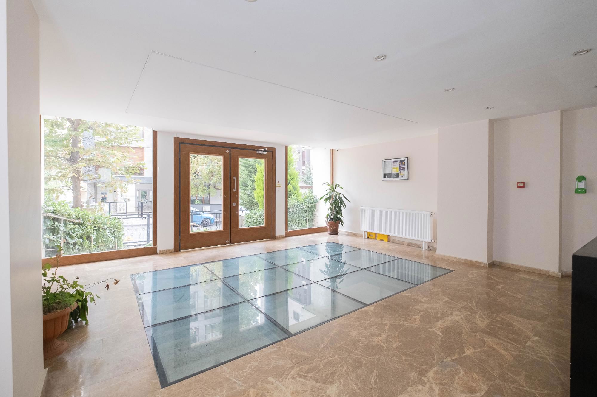 KUYUBAŞI'NDA, GENÇ BİNADA, 100 M2, 2+1, KISMİ BOĞAZ MANZARALI