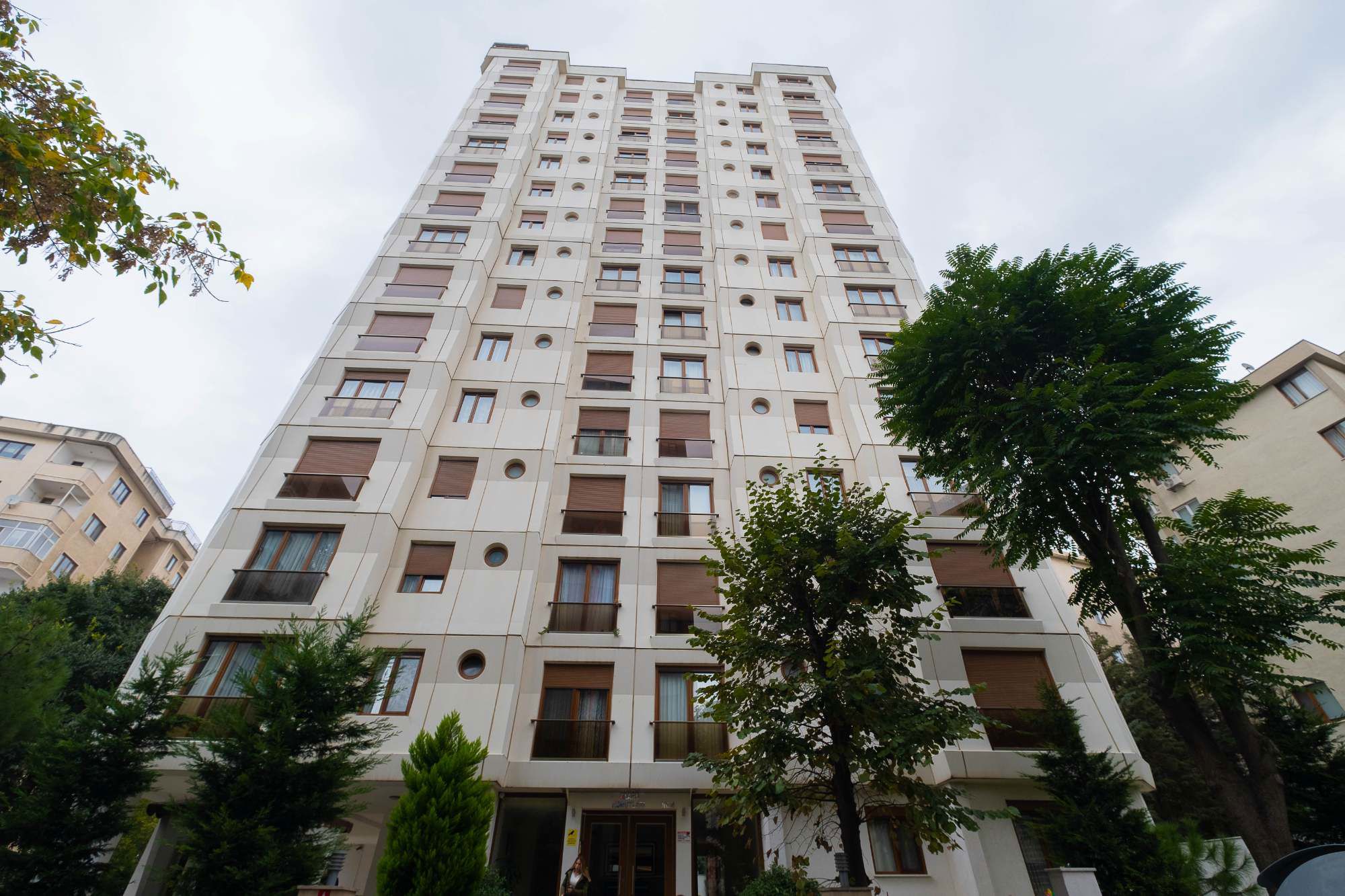 KUYUBAŞI'NDA, GENÇ BİNADA, 100 M2, 2+1, KISMİ BOĞAZ MANZARALI