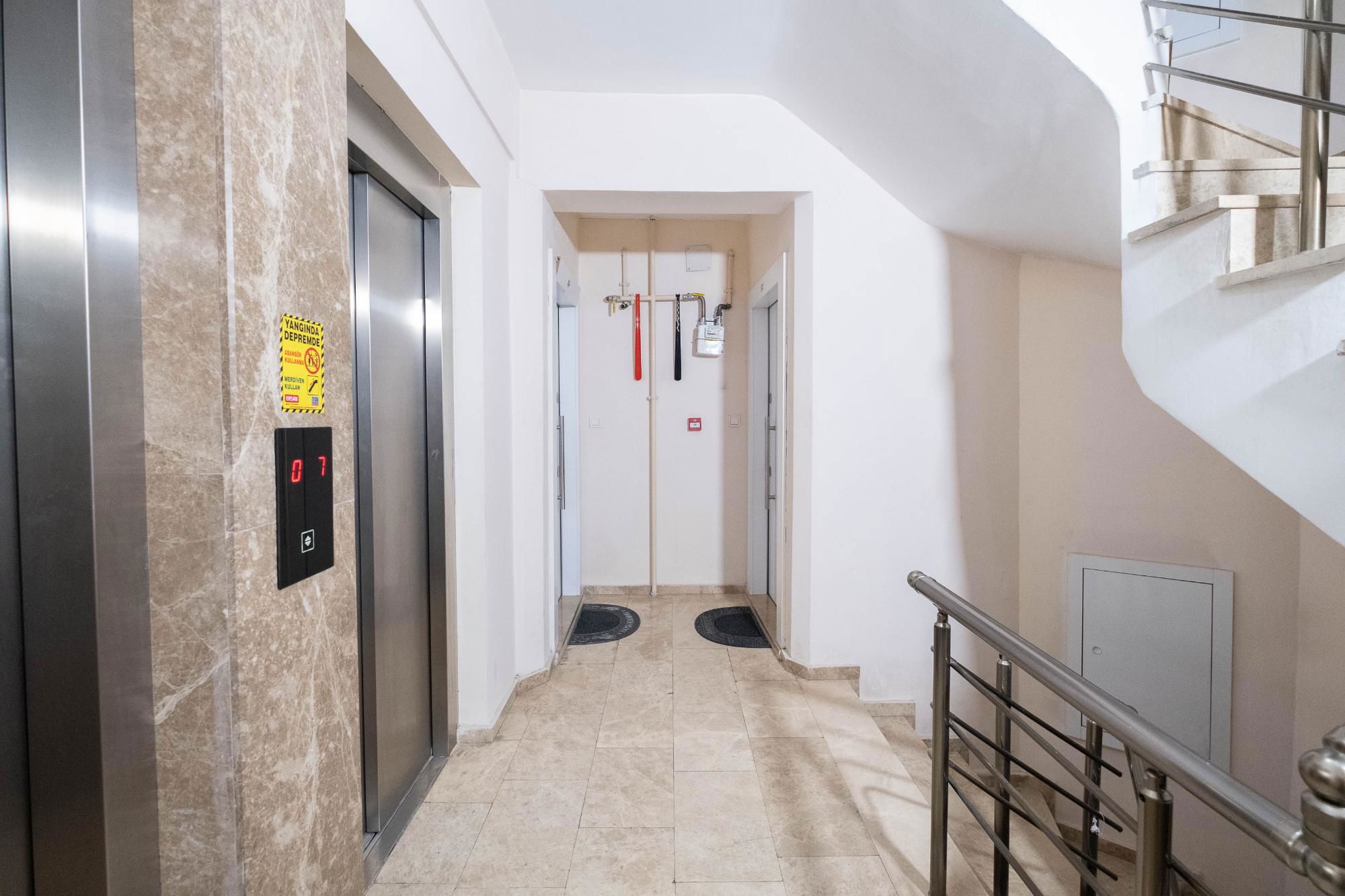 KUYUBAŞI'NDA, GENÇ BİNADA, 100 M2, 2+1, KISMİ BOĞAZ MANZARALI