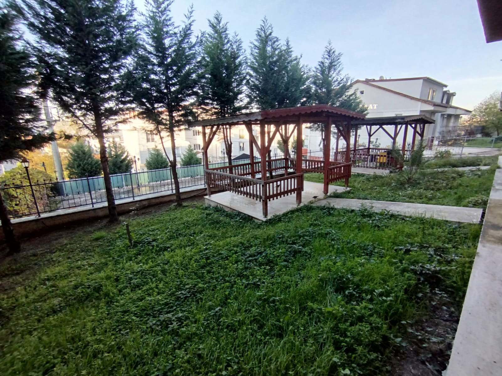 REMAX ÇARŞI' DAN BAŞİSKELE DÖNGELDE DENİZ MANZARALI KİRALIK 3+1 DAİRE