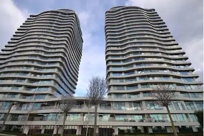 ACARBLU’DA OTEL KONSEPTİNDE, TERASLI VE YÜKSEK TAVANLI 2+1 SATILIK DAİRE
