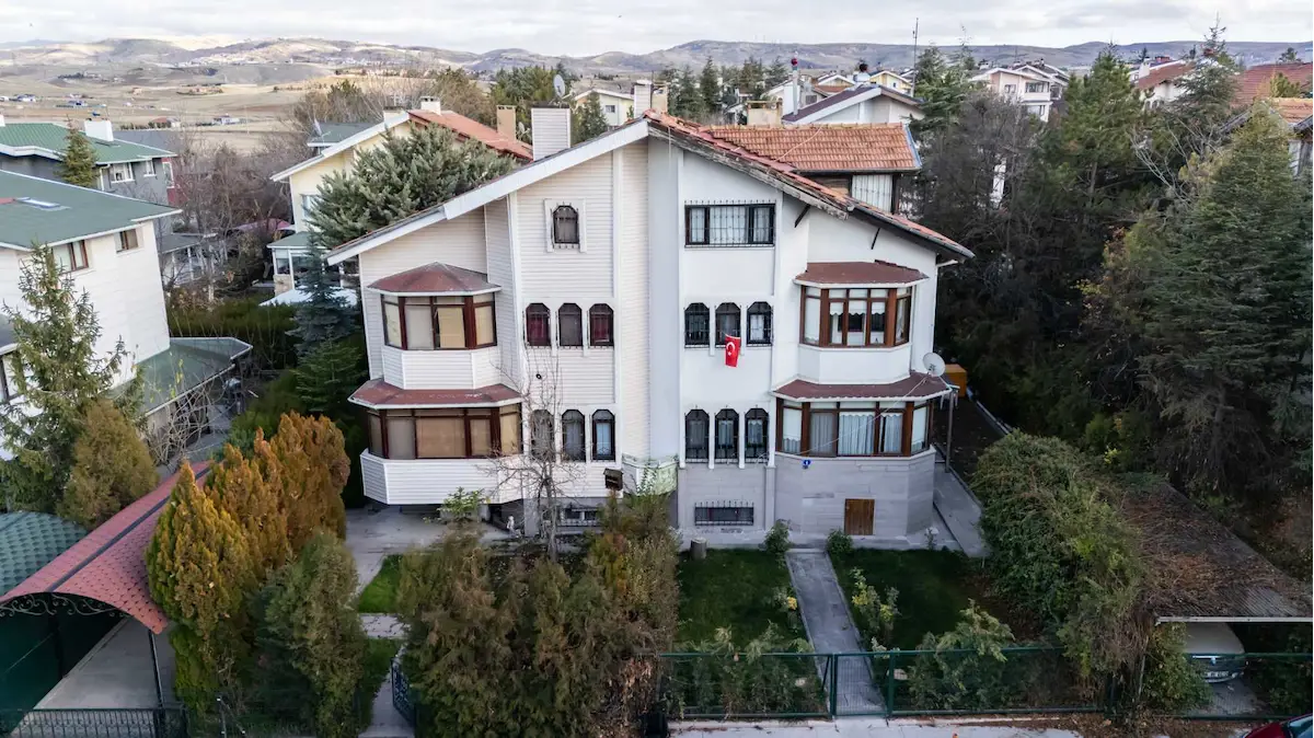 GÖLBAŞI'NIN EN GÜZEL SITESLERIN'DEN TRT HABERCILER SITESIN'DE SATILIK  TRIBLEKS VILLA 