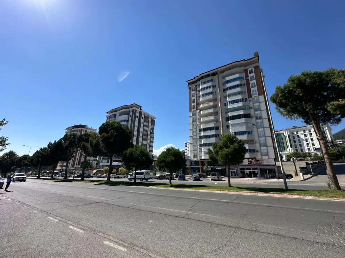 RE/MAX EDE'DEN ANA CADDE ÜZERİ SATILIK 5+1 DAİRE FIRSATI