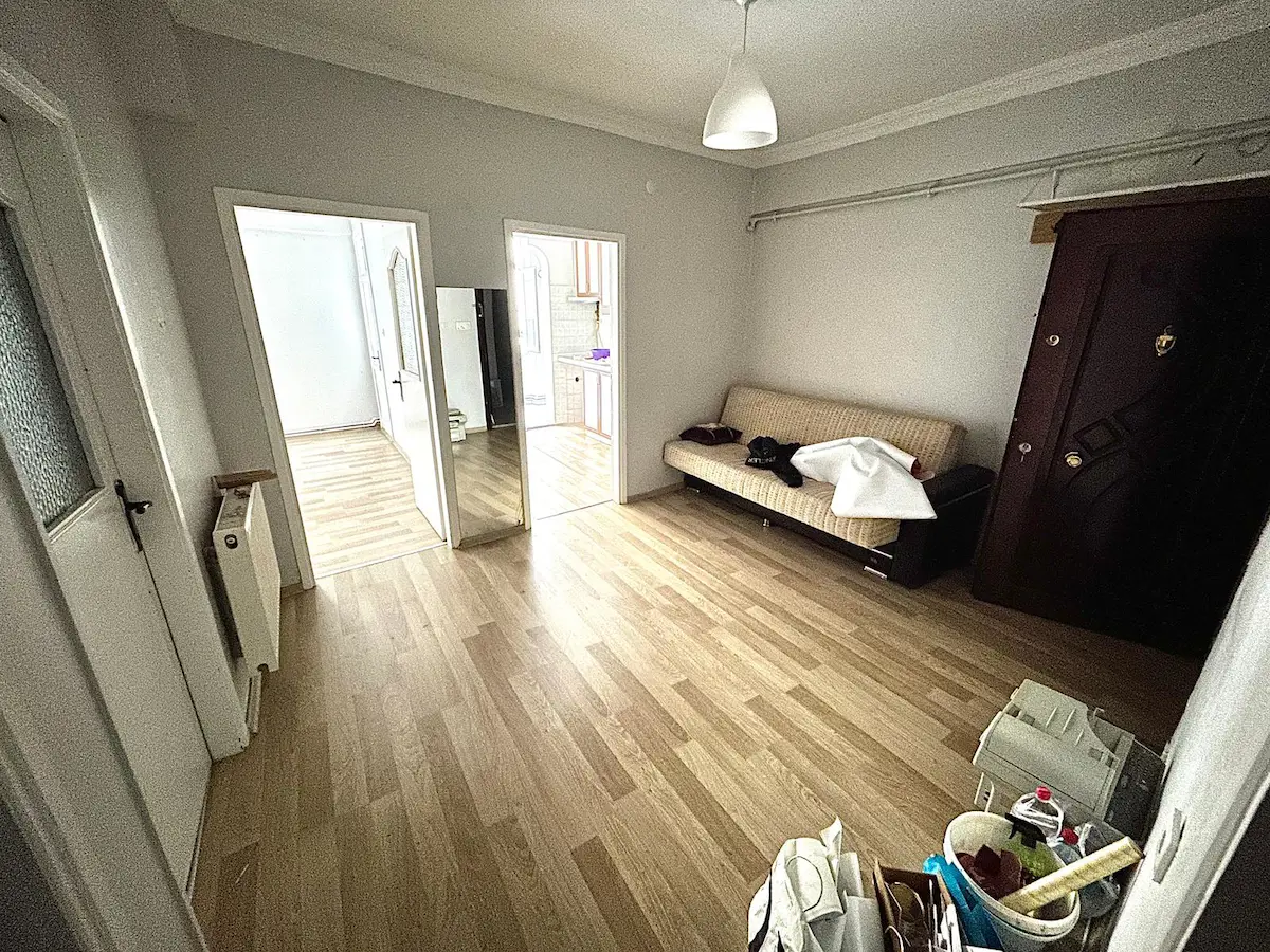 ÇELİKTEPE MAHALLESİ 90 M2 2+1+ GENİŞ HOL.