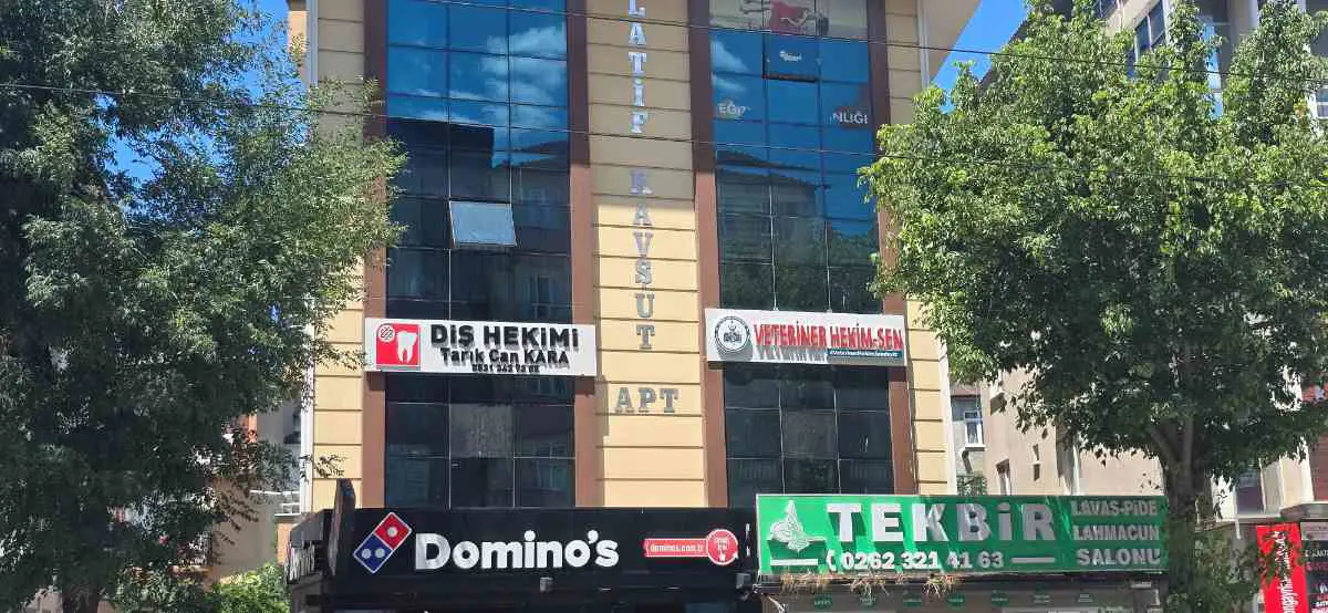 İZMİT YENİŞEHİR'DE TRAMVAY GÜZERGÂHINDA 110 M2 SATILIK OFİS