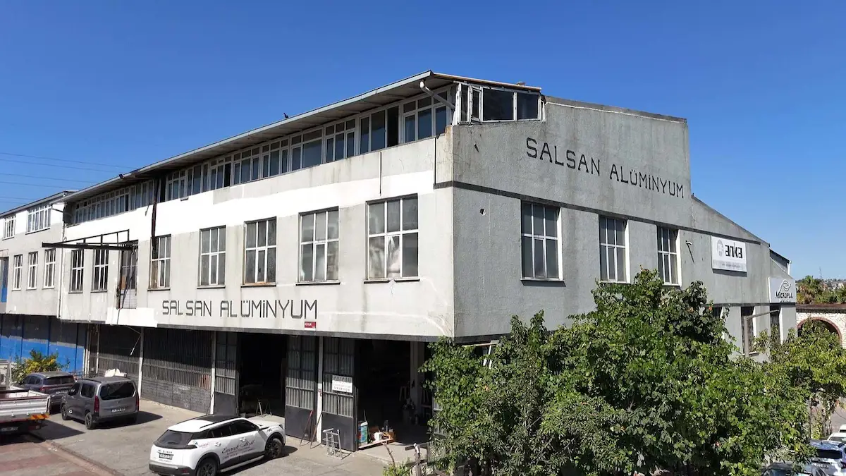DEMİRCİLER SANAYİ SİTESİ'NDE 1.500M² KİRALIK DÜKKAN-İMALATHANE