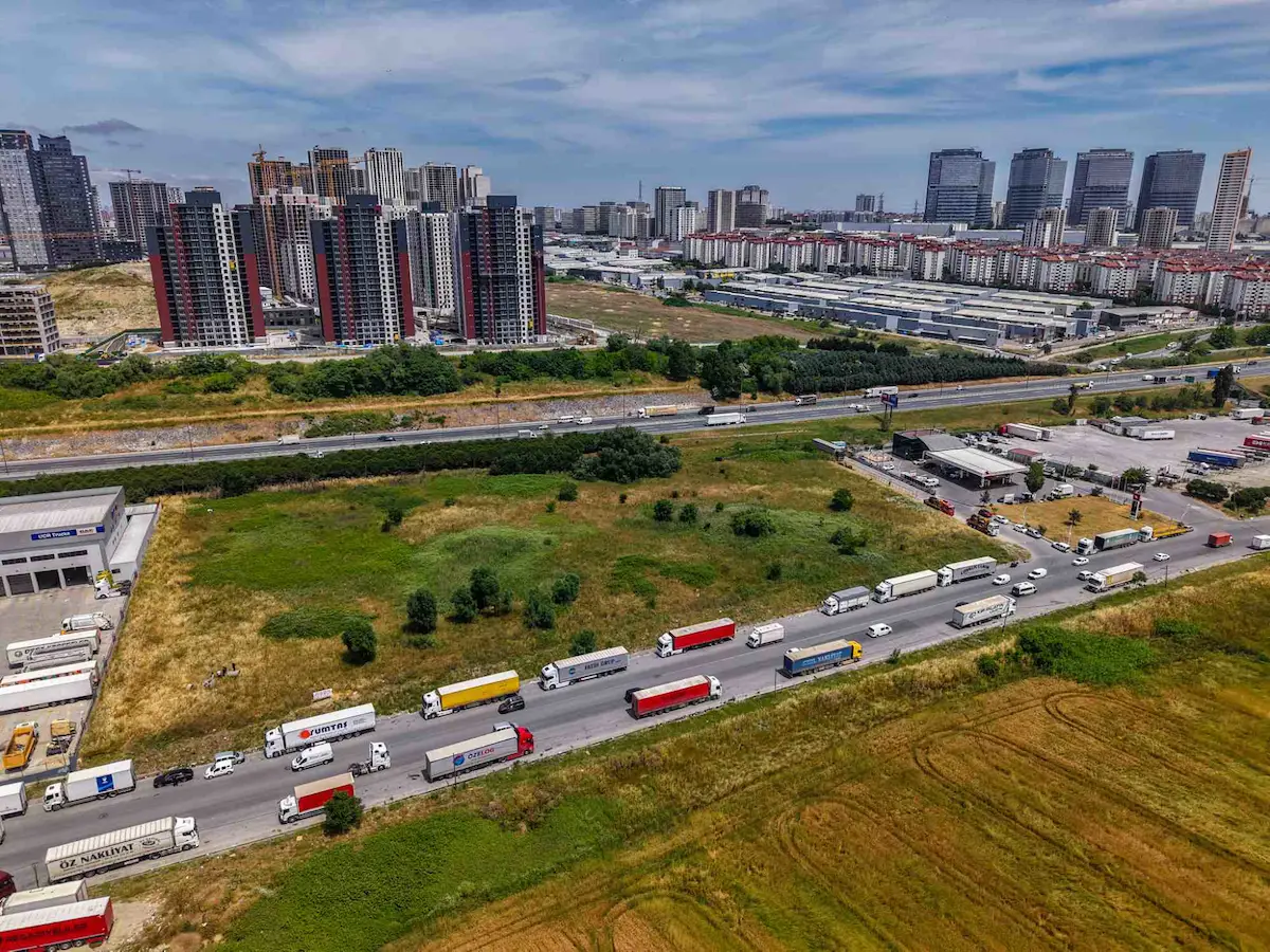 TEM CEPHELİ | 5.500 M² NET SANAYİ PARSELİ | 1.50 EMSAL | ESENYURT AKÇABURGAZ 2