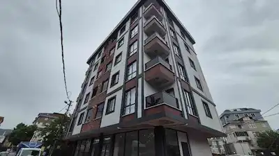 SULTANBEYLİ GÖLETİNE YAKIN 1 YILLIK BİNADA 3+1 EBEVYN BANYOLU