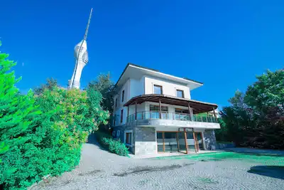 ÜSKÜDAR ÇAMLICA PANORAMİK MANZARALI KİRALIK 670M2 TİCARİ VİLLA