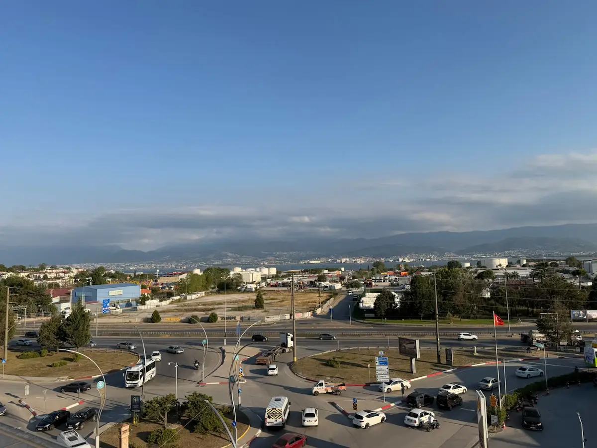 DERİNCE'DE TERASLI, DENİZ MANZARALI DUBLEKS OFİS