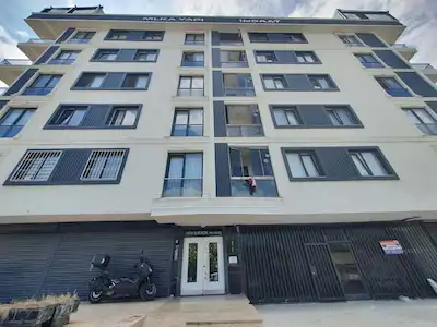 GIRNE CADDESI’NDE STRATEJIK LOKASYONDA, FERAH VE ÖZENLI 2+1 KIRALIK DAIRE