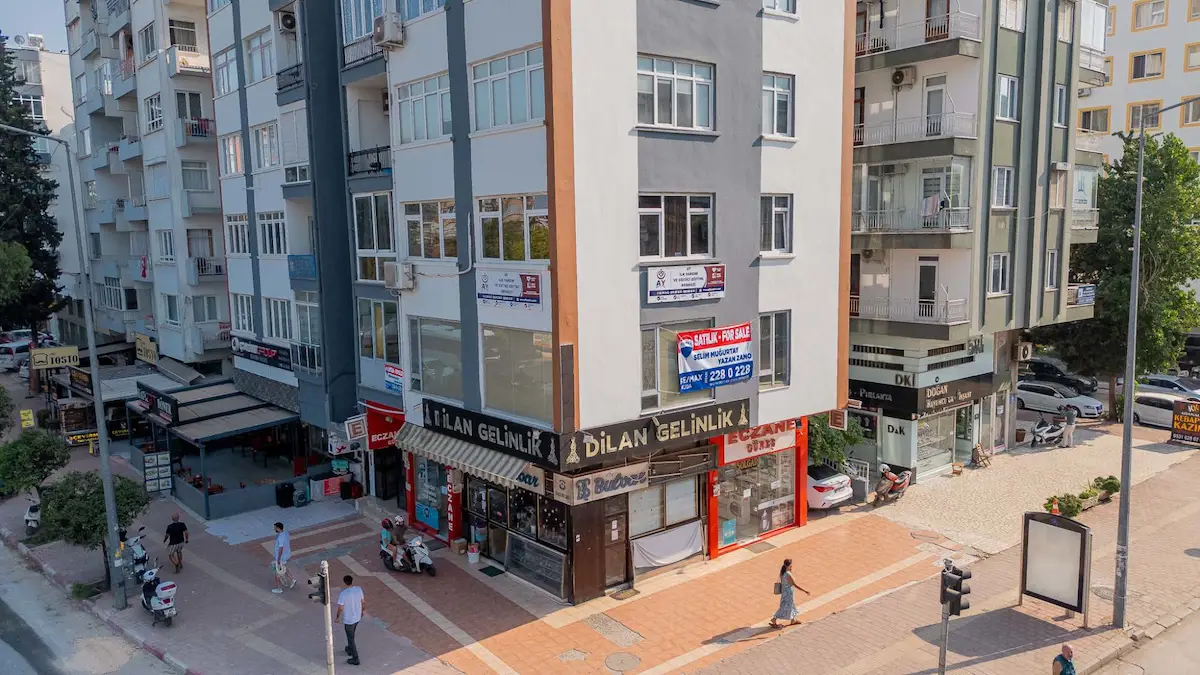 GÜLÜK CAD ÜZERINDE 1. KATTA SATILIK 100M2 KÖŞE IŞYERI