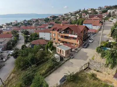 SAPANCA GÖL MAHALLESİNDE SATILIK TURİZM BELGELİ PANSİYON İŞLETMESİ