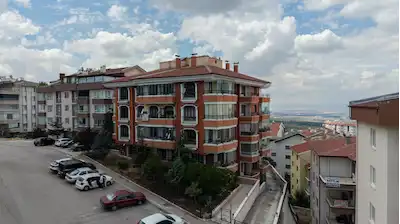 KEKLİK PINARI’NDA GÜNEY-DOĞU CEPHELİ 3+1 | 150 M² BRÜT | 2 BANYO 3 WC | EN ÜST KAT