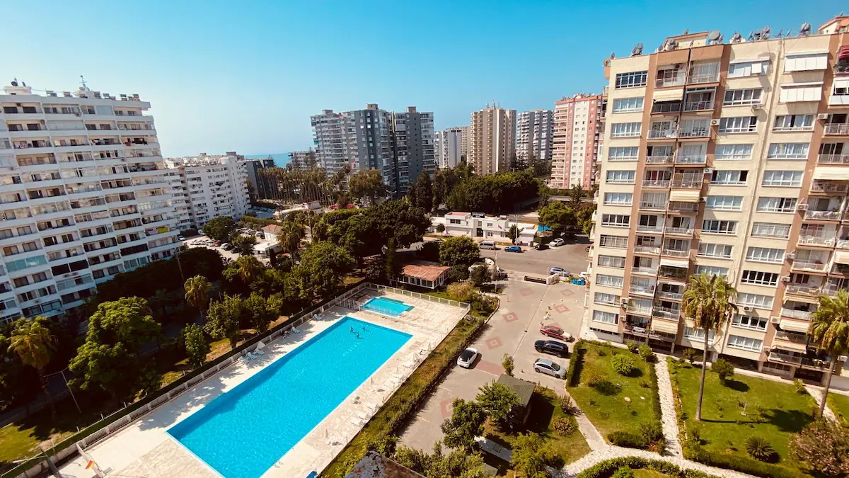 REMAX TOROS'TAN AÇELYA SİTESİ'NDE EŞYALI KİRALIK 3+1 DAİRE