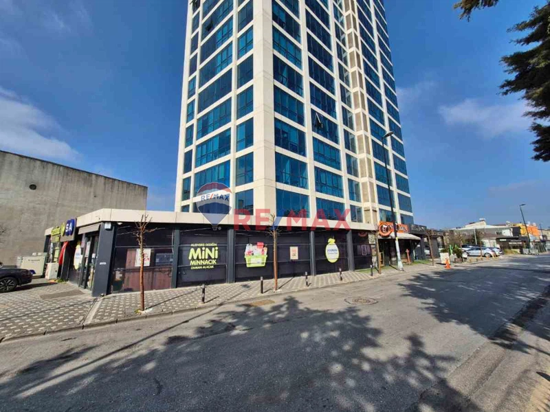TICARET HAYATININ MERKEZINDE BİLİM TOWER'DA 10MT CEPHELI DÜKKAN