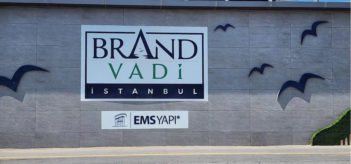 BRAND VADİ İSTANBUL’DA ÖZEL HAVUZLU, GENİŞ BAHÇELİ NATAMAM 5+1 DUBLEKS VİLLA
