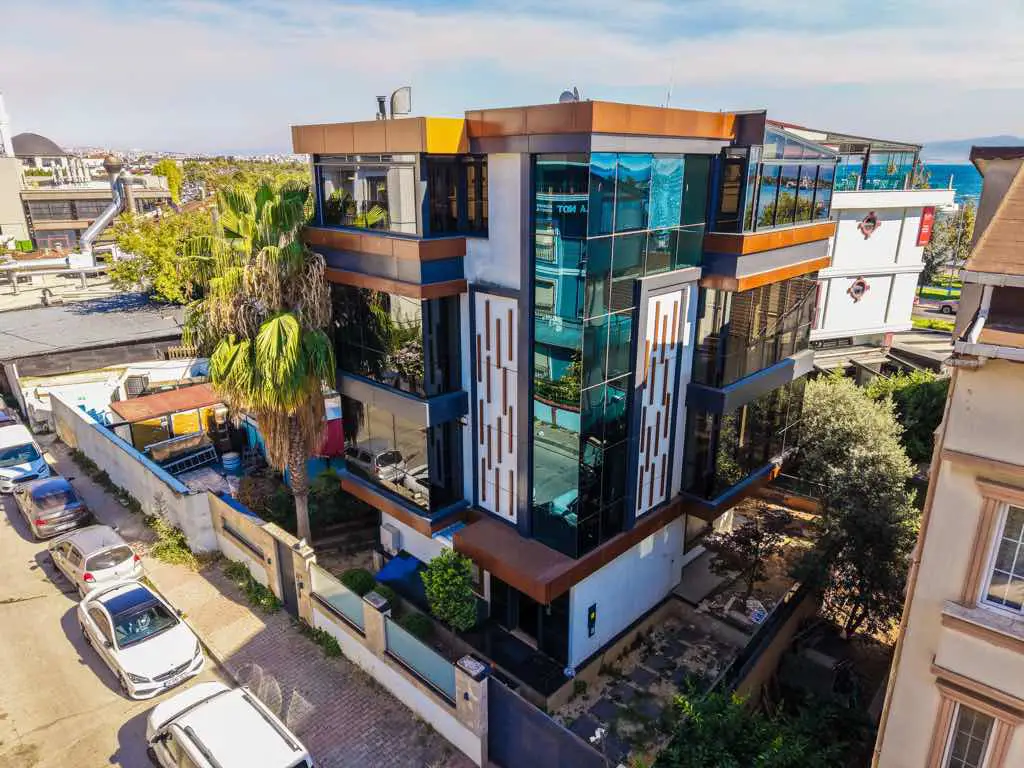 TUZLA POSTANEDE PRESTİJLİ KONUMDA 220 M² KİRALIK KOMPLE BİNA