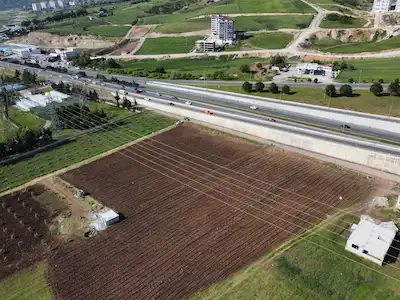 KAYSERİ YOLU ÜZERİ YENİ HASTANE KARŞISI YAKINDA İMARDA ARAZİ
