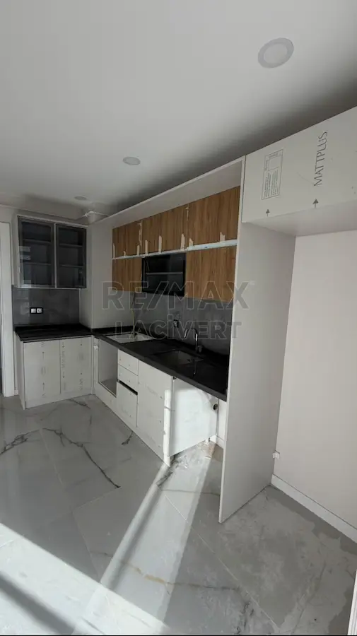 RE/MAX LACİVERT'TEN OSMANBEY KONUTLARI'NDA SATILIK 2+1 LÜKS DAİRE
