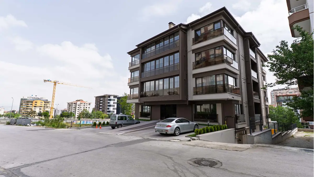 ORİON FLATS YÜKSEK GİRİŞ GENİŞ SIFIR MOBİLYALI 1+1 DAİRE