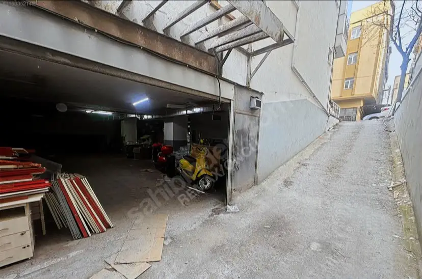 REMAX ÖNCÜ TAVUKCUYOLU - ŞERIFALI MAH 240 M2 KIRALIK DEPO