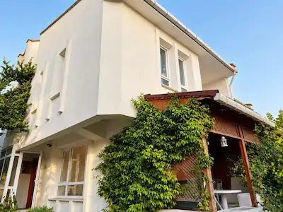 BÜYÜKÇEKMECE CELALIYE SITE İÇERISINDE TADILATLI YAZLIK VILLA