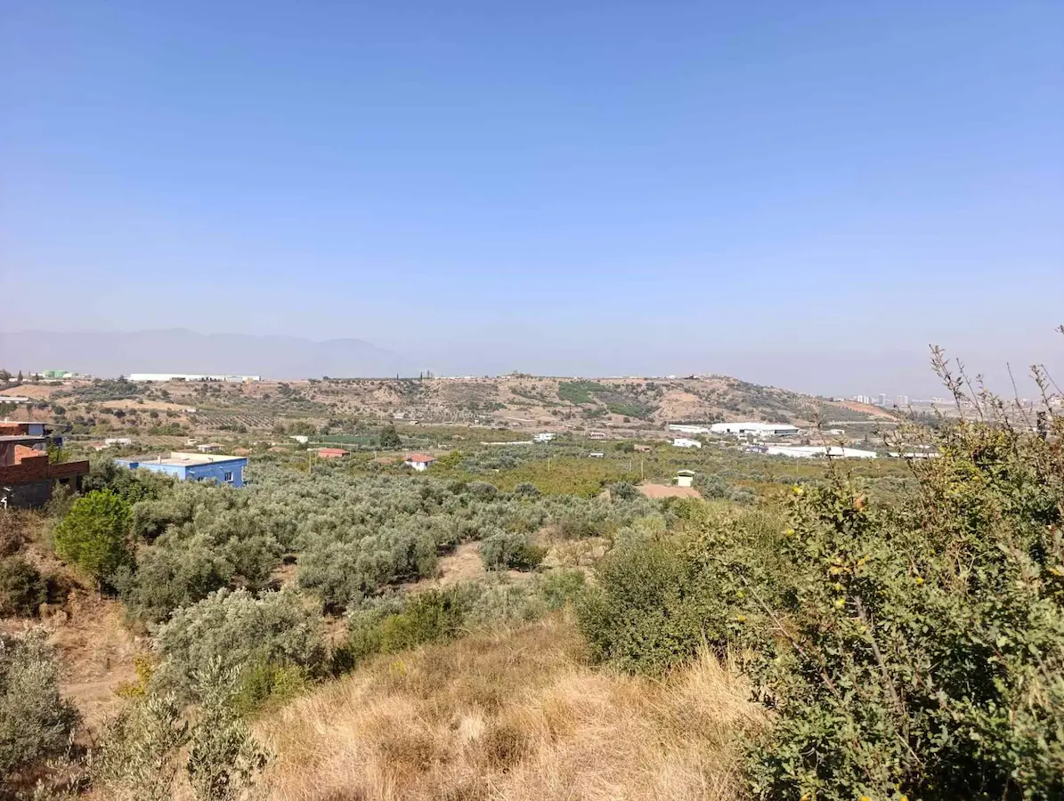 211 TURGUTLU ÇEPNIBEKTAŞ’TA 4317 M² KÖYE YÜRÜME MESAFESINDE