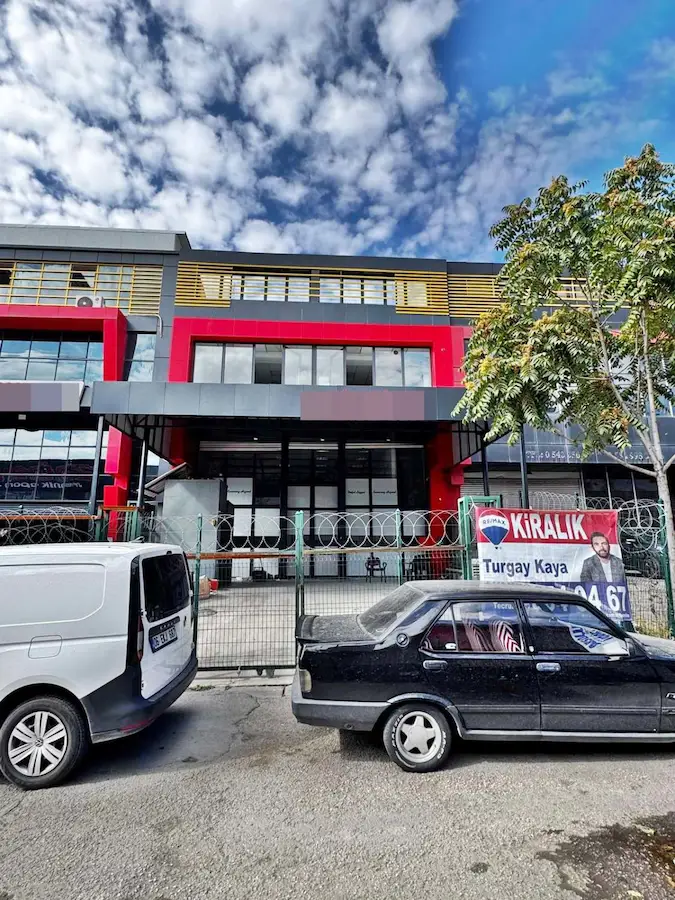 OSTİMDE 45 KWA GÜCE SAHİP KİRALIK YAPILI DÜKKAN MAĞAZA