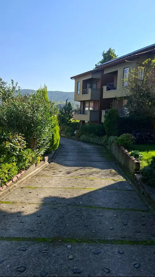 GENIŞ YAŞAM ALANI. EŞYALI TESLIM. SOFHAN EVLERI’NDE SITE YAŞAMI.