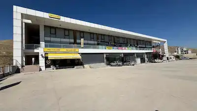 ANKARA ÇANKAYA ALACAATLI’DA KİRALIK DÜKKÂN – 70 M² NET, KOLONSUZ TİCARİ ALAN